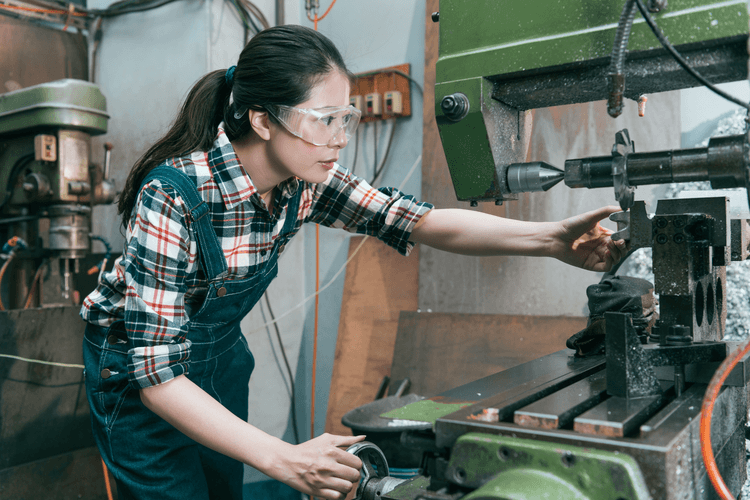 3 STEPS TO BUILDING A SUCCESSFUL CAREER: ADVICE FROM FEMALE MANUFACTURING PROFESSIONALS